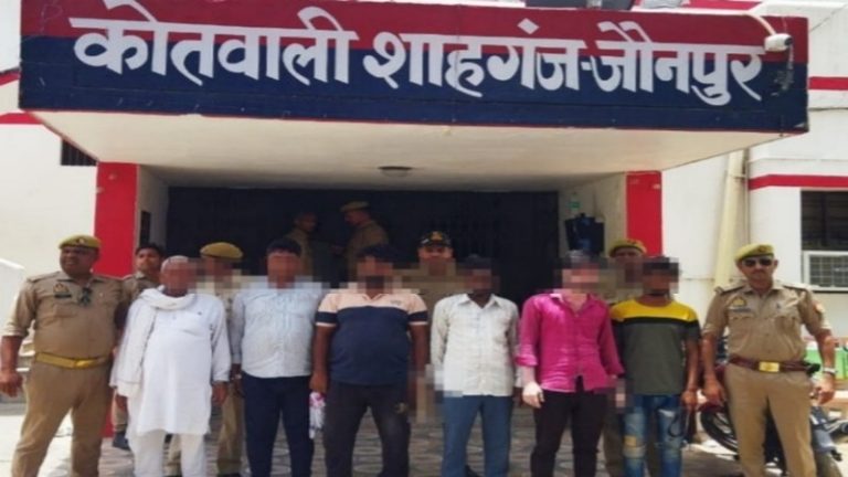 ‘दोबारा भाजपा-भाजपा किया तो जमीन में गाड़ देंगे’: माँ-बहन की गाली देते हुए मुस्लिम भीड़ ने दलित परिवार पर तलवार से बोला हमला, कहा – मोदी-योगी नहीं आएँगे बचाने