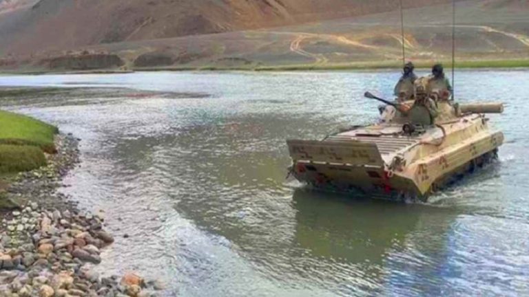 लद्दाख में नदी पार करते समय बहा टी-72 टैंक अजेय, 1 JCO समेत 5 जवानों को वीरगति : युद्धाभ्यास के दौरान अचानक जलस्तर बढ़ने से हादसा