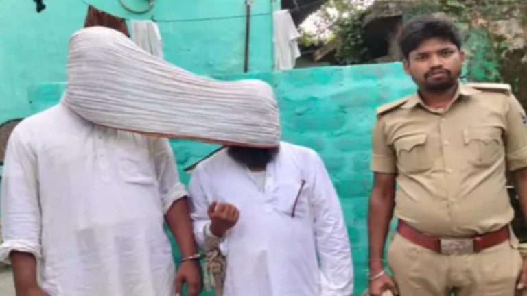 नाबालिग छात्रा को चाकू दिखा रेप करने वाला मौलवी गिरफ्तार, अल्लाह की नाराजगी का डर और कुरान की कसम दे कर मुँह करवाता था बंद, साथी करीमुल्लाह भी धराया
