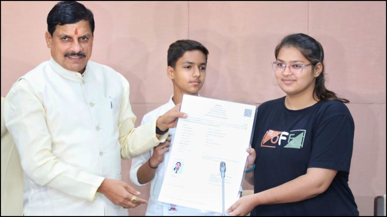 मध्य प्रदेश में CAA के तहत 3 को मिली नागरिकता, CM मोहन यादव ने दिए प्रमाण पत्र: 2 पाकिस्तानी और 1 बांग्लादेशी बने भारतीय नागरिक