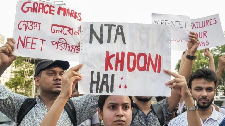 पटना में परीक्षा से पहले अभ्यर्थियों को दिए गए थे प्रश्न-पत्र, गुजरात को गोधरा में बेच डाला NEET का परीक्षा केंद्र: गुजरात पुलिस ने 5 को दबोचा, करोड़ों के लेनदेन की मिली जानकारी