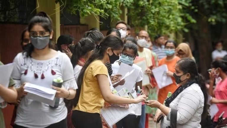 NEET और UGC-NET पेपर लीक में यूपी-बिहार-झारखंड से 2 दर्जन गिरफ्तार: CBI ने टेलीग्राम पर पेपर डालने वाले को पडरौना से पकड़ा, गोधरा में 30 से पूछताछ