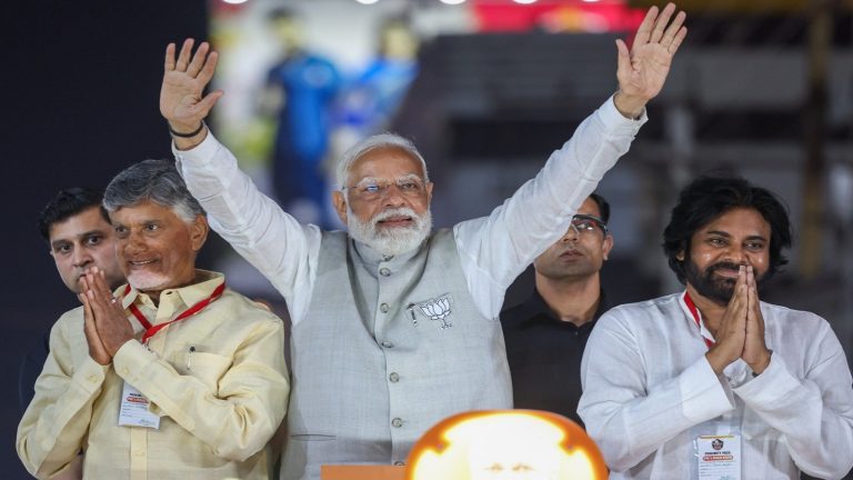 दक्षिण भारत में भी NDA कर रहा कमाल, केरल में बीजेपी का खाता खुलने की उम्मीद बनी: कर्नाटक-आँध्र प्रदेश-ओडिशा में कमल कर रहा कमाल