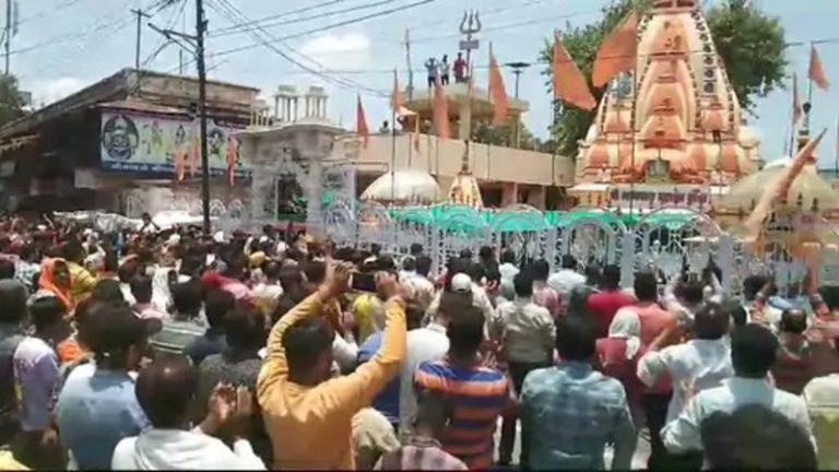 जिस जगन्नाथ मंदिर में फेंका गया था गाय का सिर, वहाँ हजारों की भीड़ ने जुट कर की महा-आरती: पूछा – खुलेआम कैसे घूम रहा था जिला-बदर अपराधी नौशाद?