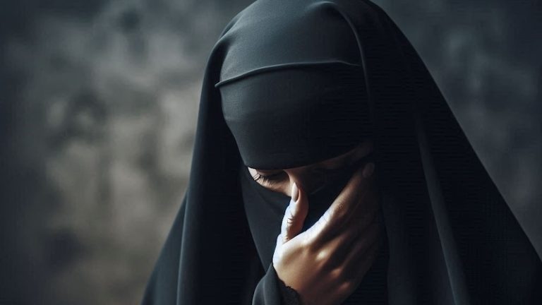 निकाह, तीन तलाक, हलाला, फिर निकाह, फिर से तीन तलाक… दहेज़ में नहीं मिली कार तो महिला को ससुराल वालों ने नंगा कर के पीटा, नवजात बच्चा भी मर गया