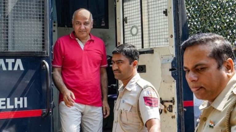 जेल में ही रहेंगे मनीष सिसोदिया; सुप्रीम कोर्ट ने ख़ारिज की जमानत अर्जी, पहले उच्च न्यायालय और ट्रायल कोर्ट से मिल चुकी है निराशा