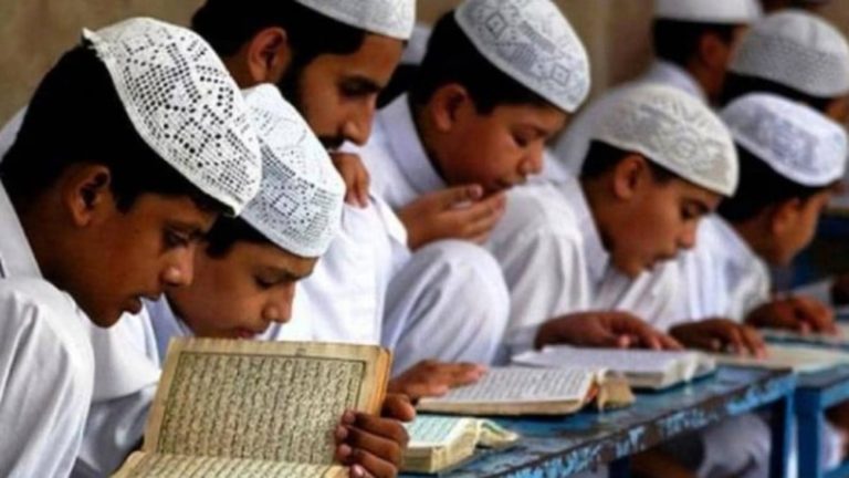 अलीगढ़ में 94 अवैध मदरसों पर लगेगा ताला, 2000 बच्चे अब सरकारी स्कूल में पढ़ेंगे: योगी सरकार के निर्देश के बाद एक्शन में अधिकारी