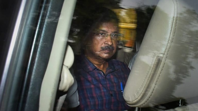 मात्र 2 किलोग्राम ही घटा अरविंद केजरीवाल का वजन, AAP कह रही – कोमा में चले जाएँगे, ब्रेन स्ट्रोक हो जाएगा: जेल प्रशासन ने जारी कर दी हर दिन के वजन की सूची