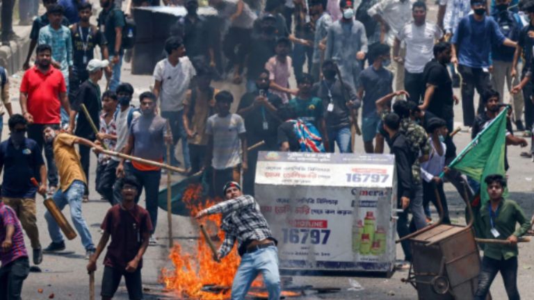 अब तक 39 मौतें, स्कूल-कॉलेज-इंटरनेट बंद, सरकारी मीडिया के मुख्यालय पर हमला: ‘आरक्षण’ की आग में जल रहा बांग्लादेश, भारत ने जारी की एडवाइजरी