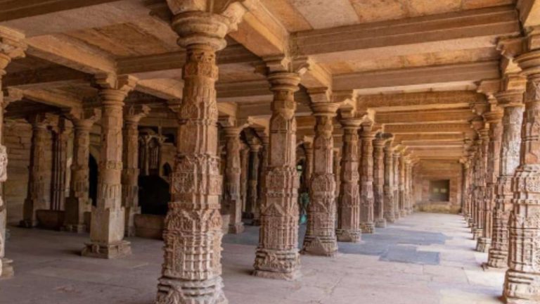 98 दिन ASI ने किया सर्वे, 2000 पन्नों की रिपोर्ट हाई कोर्ट में पेश: भोजशाला में ब्रह्मा-गणेश-नरसिंह-भैरव सबकी प्रतिमाएँ मिलीं, हिन्दू पक्ष ने कहा- सार्वजनिक हो सब कुछ