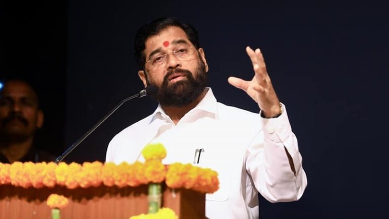 महाराष्ट्र में अर्बन नक्सलियों के खिलाफ विधेयक विधानसभा में पेश, वामपंथी आतंकवाद को ‘बुद्धिजीवी’ बन कर प्रश्रय देने वालों की अब खैर नहीं