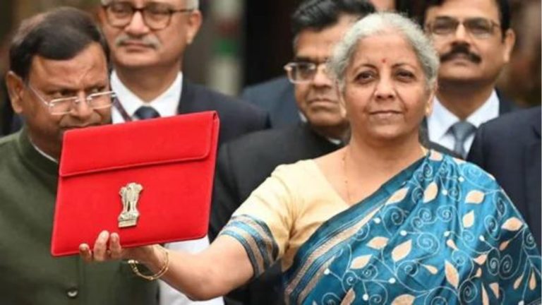 ‘बेरोजगारी में गिरावट, महँगाई में कमी, घट रहा कर्ज’: पढ़िए 2024-25 के आर्थिक सर्वे में और क्या-क्या, दुनिया से दोगुनी रफ़्तार से बढ़ेगा भारत