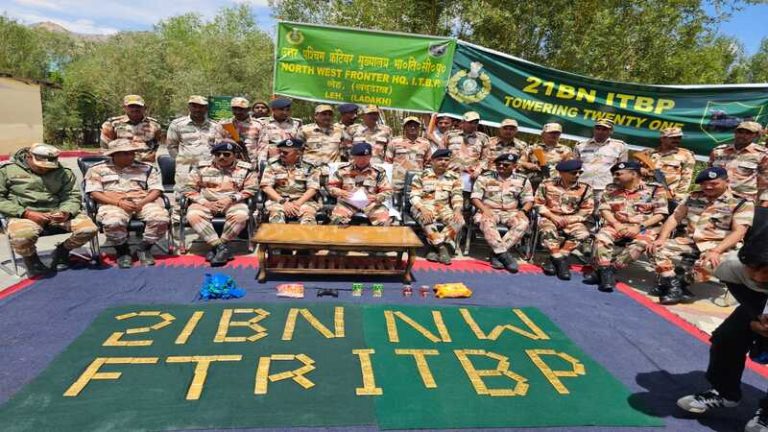 खच्चर पर लाद कर सोने की तस्करी, ITBP ने लद्दाख में चीन सीमा से दबोचे 2 तस्कर: 108 kg गोल्ड के साथ चाकू, टॉर्च और हथौड़ा भी बरामद