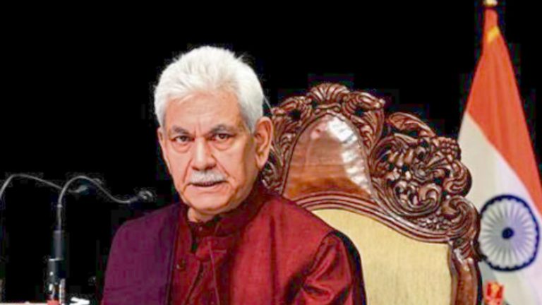 आतंकियों की करते थे मदद, उनके लिए हथियार-पैसे जुटाते थे: सरकार ने J&K में 4 सरकारी कर्मचारियों को किया बर्खास्त, अब तक 60+ पर कार्रवाई