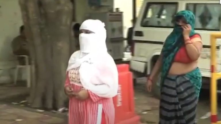 ‘ईसाई युवक ने फुसला कर शादी किया, अब बना रहा धर्मांतरण का दबाव’: कानपुर में न्याय के लिए पुलिस के पास पहुँची दलित महिला, कहा – होती है पिटाई