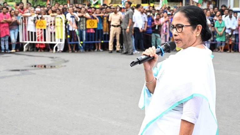 वृद्धा ने TMC नेता को गधा कहा तो जूतों से की पिटाई, अस्पताल में मौत: जो महिला की नातिन को लेकर भाग गया, उसका समर्थन कर रहा था तृणमूल नेता