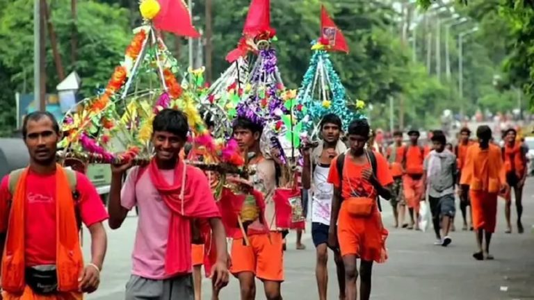 मुजफ्फरनगर में नेम-प्लेट लगाने वाले आदेश के समर्थन में काँवड़िए, सुप्रीम कोर्ट के आदेश के बाद बोले – ‘हमारा तो धर्म भ्रष्ट हो गया न…’