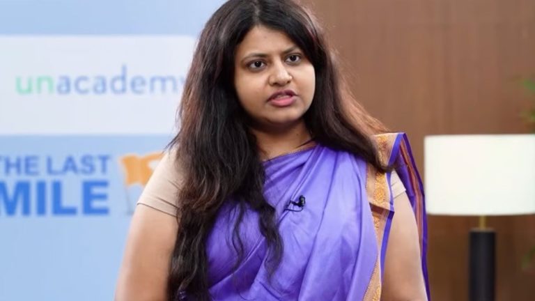 अब ट्रेनी IAS नहीं रहेंगी पूजा खेडकर, कभी परीक्षा भी नहीं दे पाएँगी: UPSC ने की कार्रवाई, अग्रिम जमानत माँगते हुए दिल्ली की कोर्ट से कहा- मैंने कुछ गलत नहीं किया