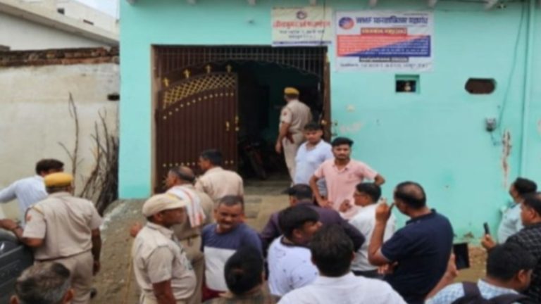 हिन्दू देवी-देवताओं की तस्वीरें नाले में फेंक ईसाई बन गया रवींद्र, अब घर में 100 हिन्दुओं को जुटा कर करवा रहा था येशु का गुणगान: लाइब्रेरी की आड़ में ₹500 देकर धर्मांतरण