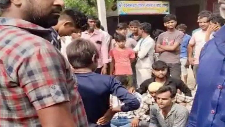 शाहिद नूर ने गोवंश को पेट्रोल डाल कर जलाया, रोकने पर दंगा करवाने की धमकी: राजस्थान में सड़क पर उतरे ग्रामीण, कहा – पहले भी कर चुके हैं ऐसी हरकत