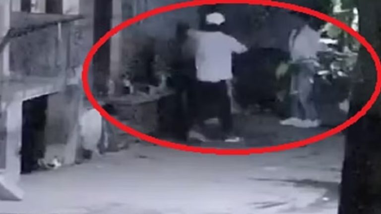 टोपी पहन कर आया, 17 बार चाकू घोंपा: सुमित गुर्जर की हत्या का खौफनाक वीडियो, नाली में गिरा दी लाश