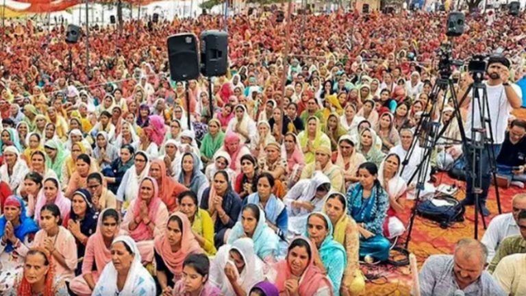 ‘जो गिर गए उन्हें उठाओ मत, सब बाबा की कृपा से ठीक हो जाएँगे’: हाथरस में भगदड़ के बाद घायलों की भी मदद नहीं करने दे रहे थे सेवादार, मीडिया को भी रोका था