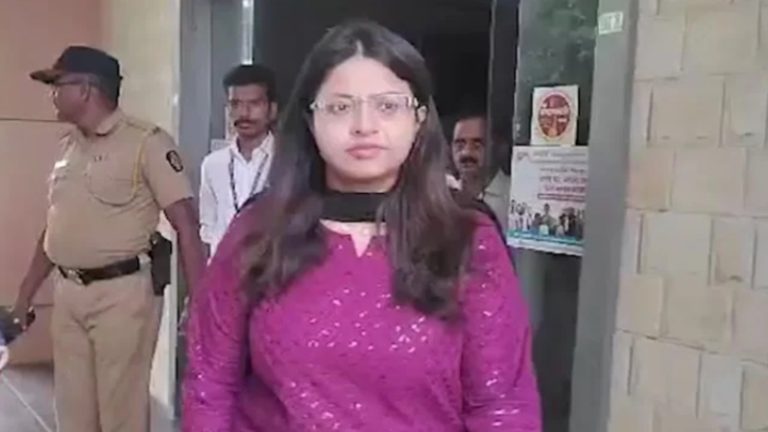 अब नेशनल एकेडमी के आदेश को भी धता बता रहीं IAS पूजा खेडकर: FIR होने के बाद 5 दिन से लापता, UPSC का दिया समय हुआ पूरा
