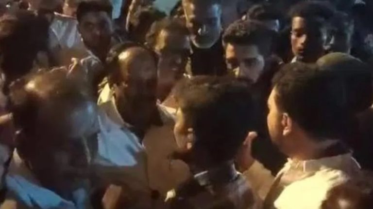BJP नेता ने शेयर किया टैक्स और सब्सिडी पर पोस्ट, कार्टून देख आहत हुई मुस्लिम भीड़: कर्नाटक के थाने के बाहर किया बवाल, शांत कराने के लिए पुलिस ने 2 को गिरफ्तार किया