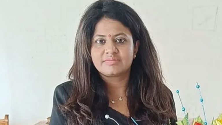 जिस DM ने पूजा खेडकर का किया ट्रांसफर, उनके खिलाफ महिला IAS ने उत्पीड़न की शिकायत की: ‘VIP ट्रीटमेंट’ की डिमांड के बाद पुणे से वाशिम भेजी गईं थी