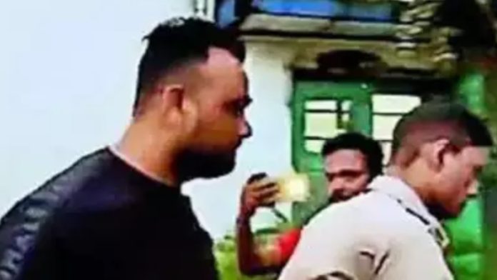 जेसीबी गिरफ्तार