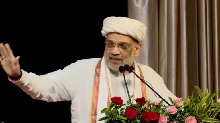 मजहबी अत्याचार के शिकार 188 पाकिस्तानी हिन्दुओं को मिली भारतीय नागरिकता, बोले अमित शाह – पड़ोसी मुल्कों में किसी भी अल्पसंख्यक नहीं होने देंगे प्रताड़ित