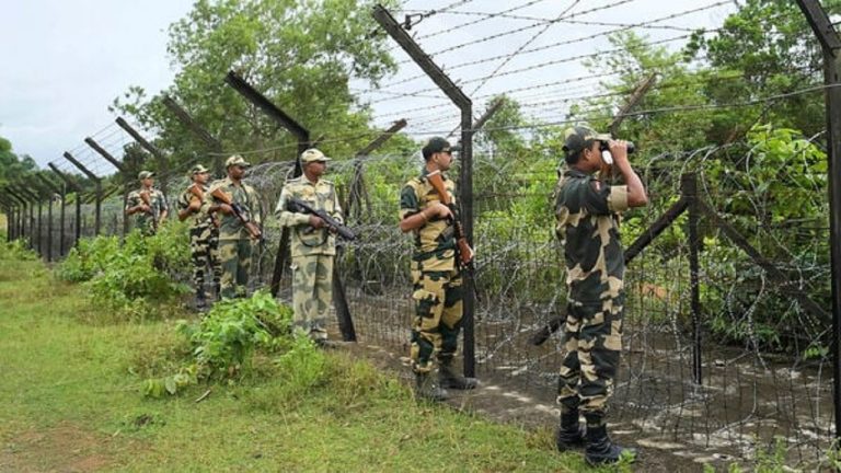 त्रिपुरा में घुसते 7 बांग्लादेशी पकड़े गए, अमेरिकी डॉलर भी मिले: एक अन्य अभियान में 5 भारतीय मददगार समेत 18 घुसपैठिए गिरफ्तार