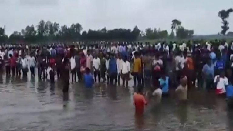 बांग्लादेश में हिन्दुओं से माँगी जा रही रंगदारी, लड़कियाँ भी माँग रहे BNP-जमात वाले: ग्राउंड रिपोर्ट में खुलासा, कह रहे पीड़ित – अब भारत का ही सहारा