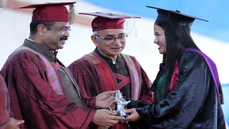अब अंग्रेज जमाने के ‘काले लिबास’ में नहीं होंगे दीक्षांत समारोह, मोदी सरकार ने AIIMS सहित अन्य संस्थानों को ‘देसी परिधान’ के दिए निर्देश