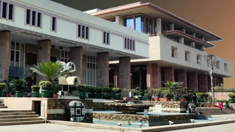 नाना ने जमीन दी, माँ ने आपातकाल में रिपोर्टिंग के लिए बेदखली का भेजा नोटिस, राजीव गाँधी ने भी जारी रखी प्रताड़ना: 37 साल बाद IndianExpress को कोर्ट से मिली राहत