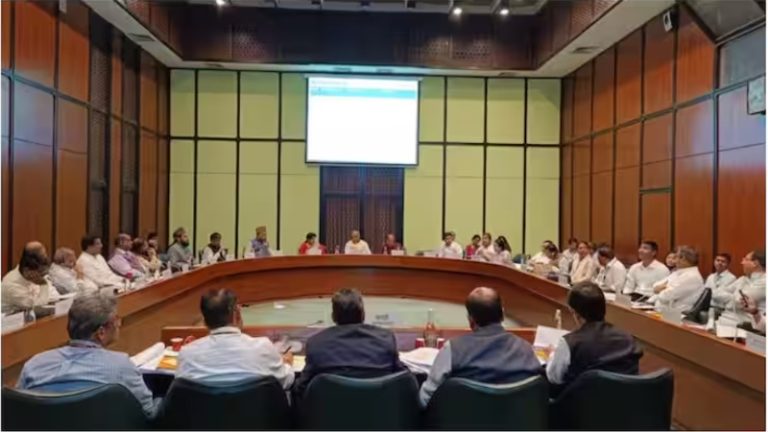 वक्फ बिल पर JPC ने माँगे सुझाव, मुस्लिम संगठनों से भी पक्ष रखने को कहा: जानिए कौन-कैसे बन सकते हैं इस प्रक्रिया का हिस्सा