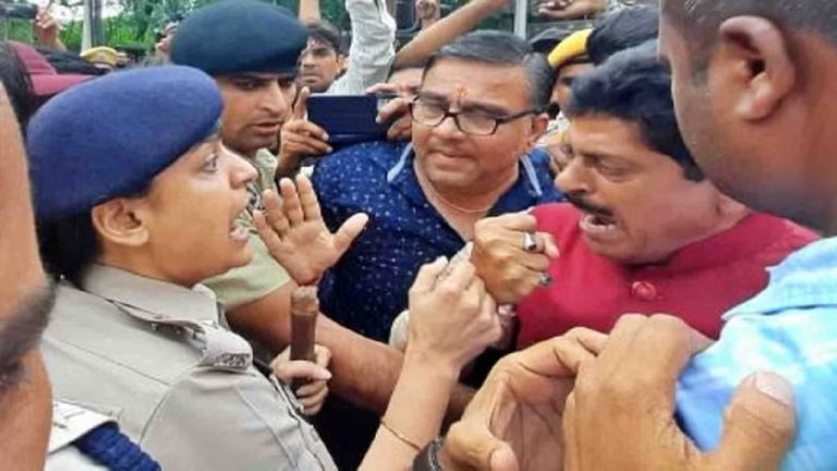 दिनेश की जान ले ली, थाने के बाहर प्रदर्शन करने पहुँचे हिन्दू तो वहाँ भी कर दी पत्थरबाजी: जयपुर में MLA-IPS में कहासुनी, अब भी तनाव