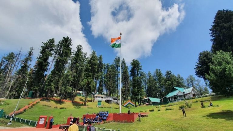 जब नाराज़ सरदार पटेल देना चाहते थे इस्तीफा… एक अस्थायी प्रावधान के लिए कॉन्ग्रेस मना रही ‘काला दिन’: पत्थरबाजी कम, पर्यटन गुलजार, धड़ाधड़ हो रही फिल्मों की शूटिंग