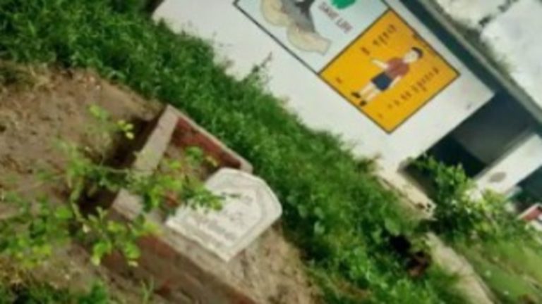 जन्माष्टमी की छुट्टी में सरकारी स्कूल में घुसे हाशिम-कासिम, भीतर बना डाली ‘बहन की कब्र’ : कौशांबी में UP पुलिस ने दबोचा
