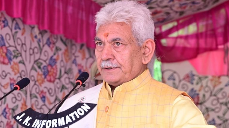 फारूक, खालिद, रहमत, इरशाद, सैफ, नजम… आतंकियों की फंडिंग कर रहे थे 5 पुलिसकर्मी और 1 शिक्षक, LG ने किया बर्खास्त: कश्मीर में अब तक 70 ‘सरकारी गद्दार’ हटाए गए