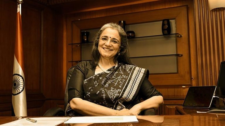 SEBI चीफ ने हिंडनबर्ग पर लगाया चरित्र हनन का आरोप: अमेरिकी शॉर्टसेलर ने माधबी पुरी बुच और अडानी का बताया था व्यवसायिक संबंध, कार्रवाई नहीं करने का आरोप भी