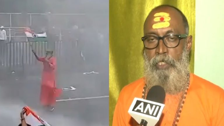 ‘मेरे भी घर में बहन-बेटियाँ, कैसे चुप बैठता?’: सुनिए भगवाधारी संन्यासी को, जो तिरंगा लेकर बंगाल पुलिस के सामने डटे रहे