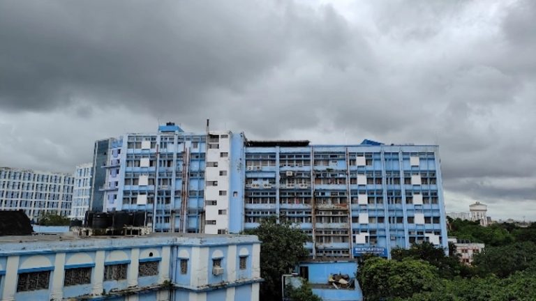 RG Kar मेडिकल कॉलेज-अस्पताल में इससे पहले 5 रहस्यमयी मौतें: दावा – ‘अस्पताल में चल रहा सेक्स-ड्रग्स रैकेट, क्रूर हत्या के बाद शराबी को लाश का रेप करने भेजा’