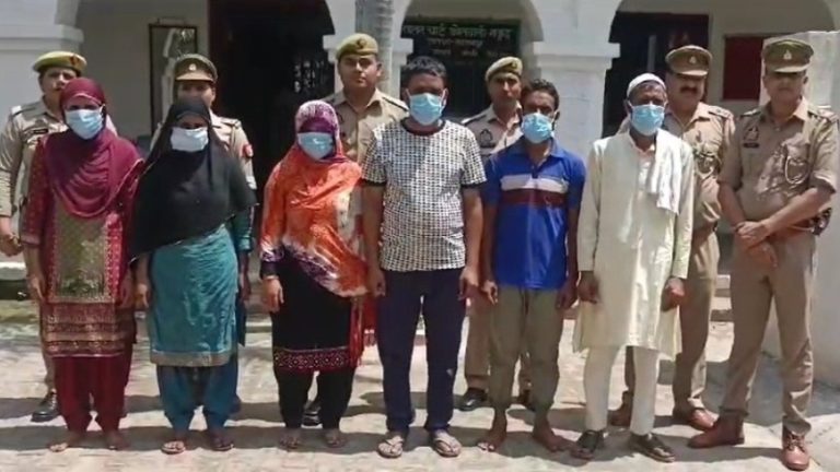 नशा तस्कर जावेद को पकड़ने पहुँची UP पुलिस पर सद्दाम हुसैन ने साथियों संग बोला हमला:  बुर्के वाली खातूनों ने भी चलाए पत्थर, फाड़ डाली वर्दी