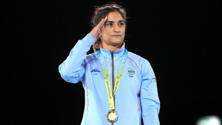 अब अखाड़े में नहीं, कोर्ट में होगा विनेश फोगाट के मेडल का फैसला: 4 वकील CAS में रखेंगे भारत की महिला पहलवान का पक्ष, क्या मिलेगा सिल्वर?