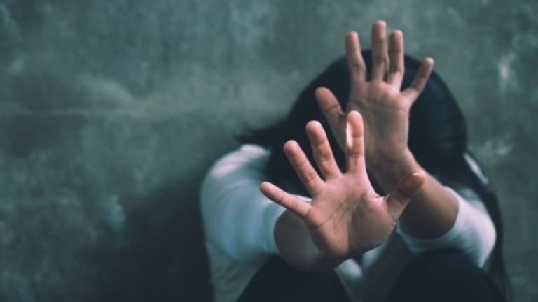 धारदार हथियारों के साथ घर में घुसी 30-35 लोगों की भीड़, पहले लूटा फिर बारी-बारी से किया रेप: बांग्लादेश के हिंदू महिला की आपबीती, जमात की ‘गारंटी’ पर घर लौटा परिवार