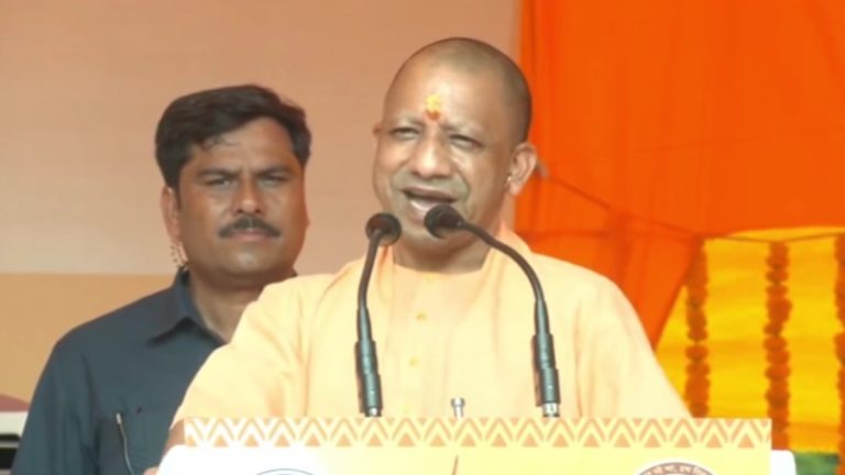 बँटेंगे तो कटेंगे… बांग्लादेश का हाल बता CM योगी ने हिंदुओं को बताया सुरक्षित रहने का मंत्र: बेबाकी के मुरीद हुए नेटिजन्स, कहा- इतना खुलकर बोलने की हिम्मत किसी में नहीं