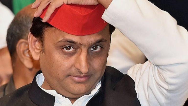 ‘2027 में यूपी के सारे बुलडोजरों का रुख गोरखपुर की तरफ होगा’: गोरक्षधाम मंदिर को धमका रहे अखिलेश यादव? पार्टी कार्यकर्ताओं की बैठक में दिया भड़काऊ बयान