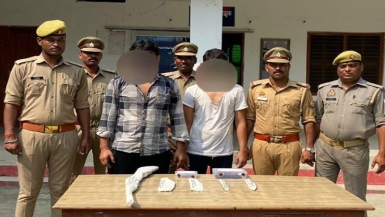 बाइक पर ले जा रहे थे 32 किलो गोमांस, पुलिस ने रोका तो बरसाने लगे गोलियाँ: चापड़ और बंदूक सहित दिलशाद और अरबाज़ गिरफ्तार, साथी सहित सलमान फरार