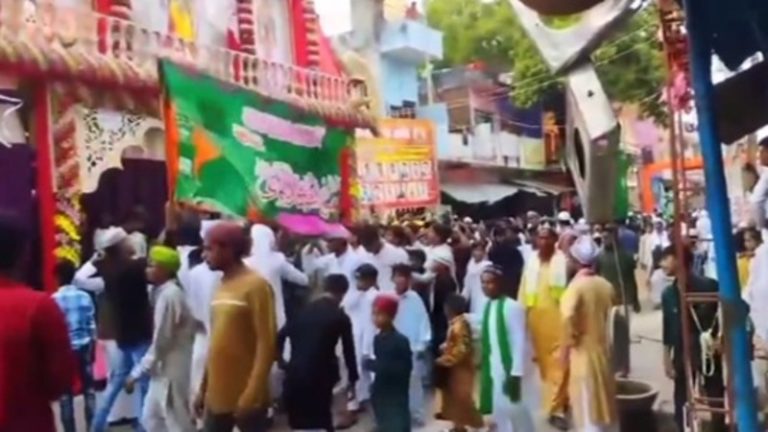 ‘हिंदुस्तान में रहना है तो, ख्वाजा-ख्वाजा कहना है’: गणेश पंडाल के आगे इस्लामी कट्टरपंथियों ने लगाए फिलीस्तीन जिंदाबाद के भी नारे, संदिग्ध को पुलिस से छुड़ा ले गए